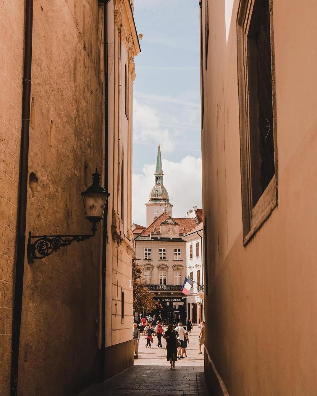 Extralarge Queen Room In The Heart Of Bratislava With Terrace Luaran gambar