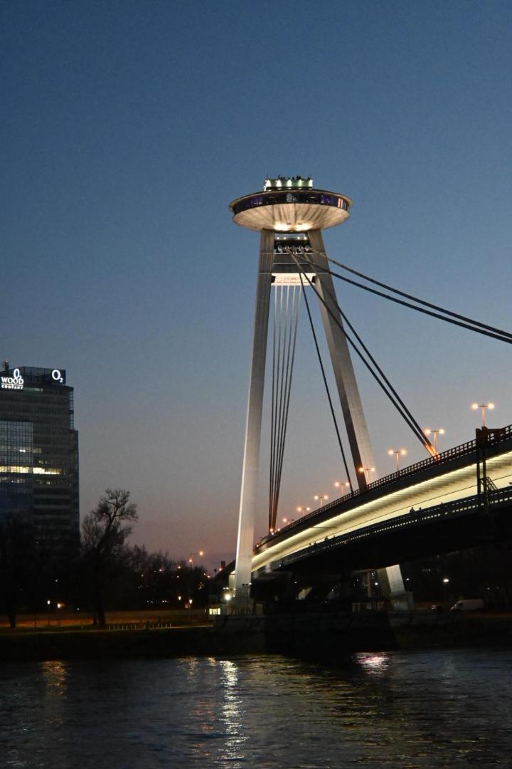 Extralarge Queen Room In The Heart Of Bratislava With Terrace Luaran gambar