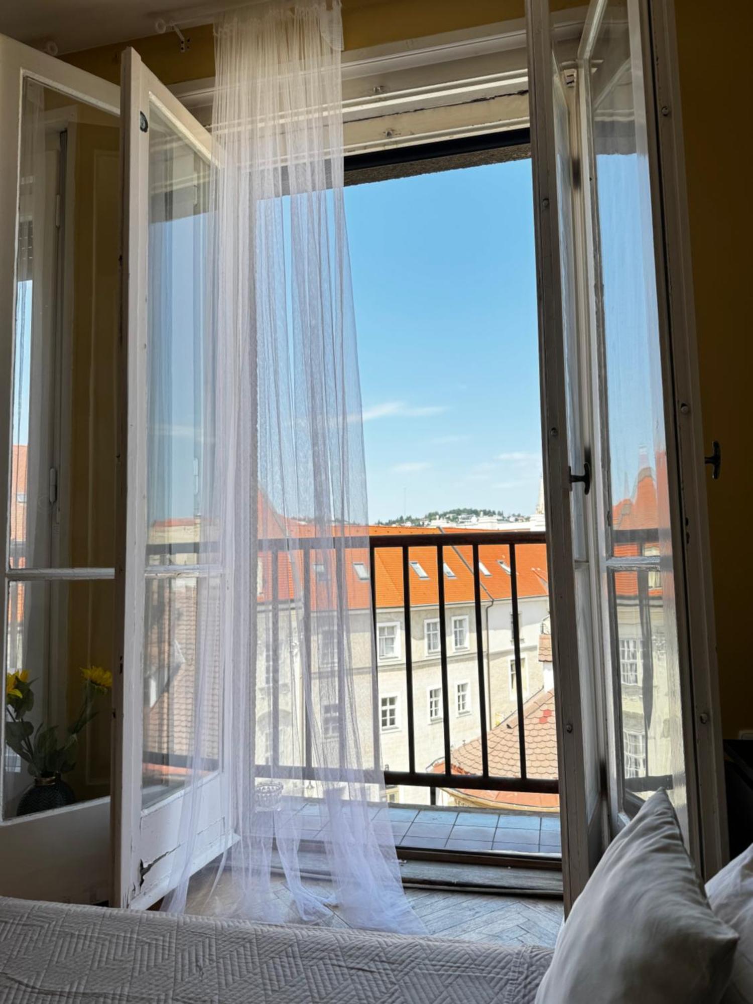 Extralarge Queen Room In The Heart Of Bratislava With Terrace Luaran gambar