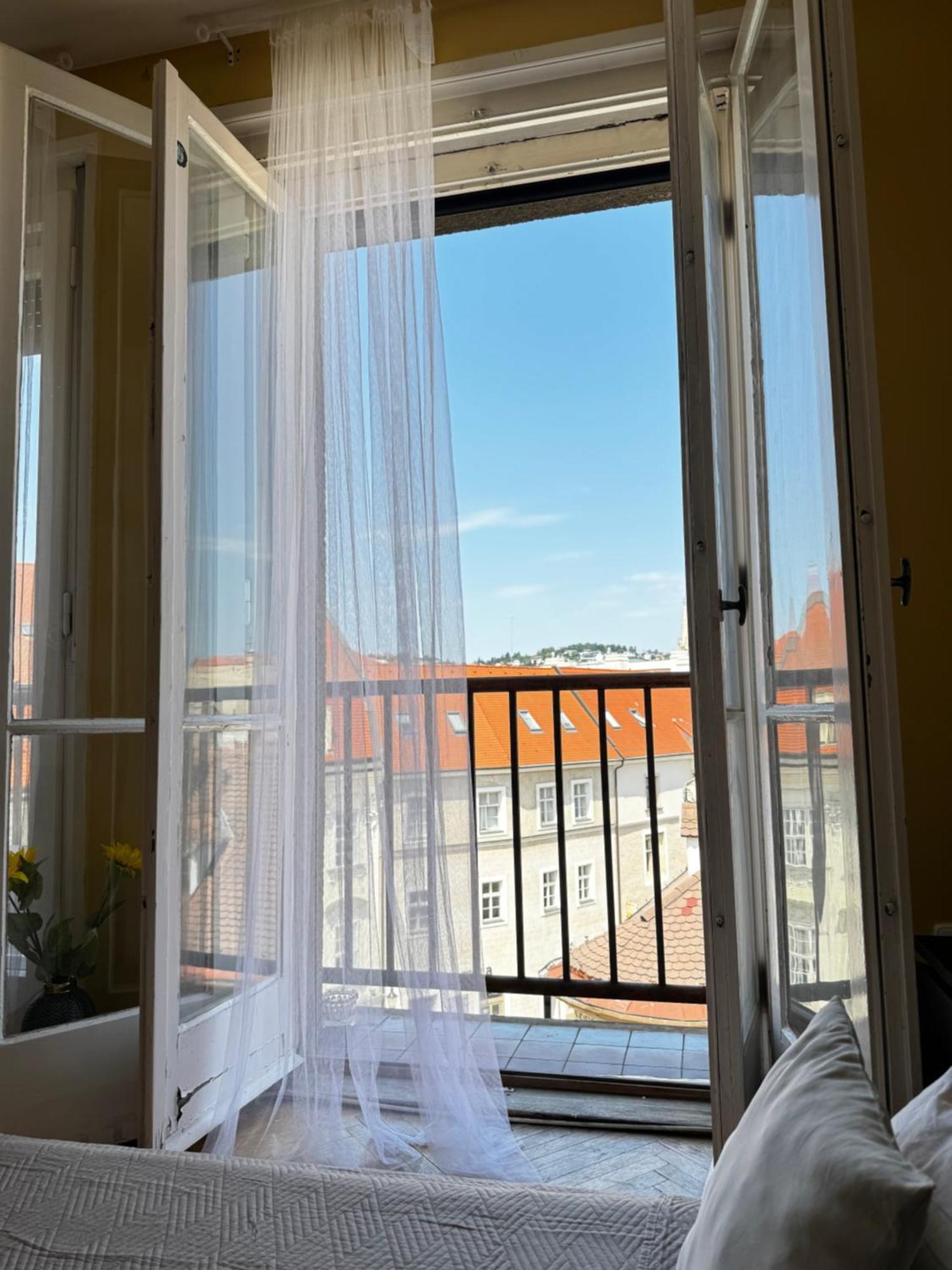 Extralarge Queen Room In The Heart Of Bratislava With Terrace Luaran gambar