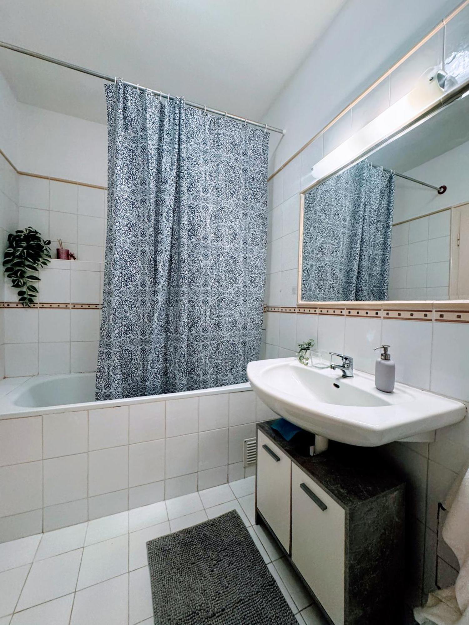 Extralarge Queen Room In The Heart Of Bratislava With Terrace Luaran gambar